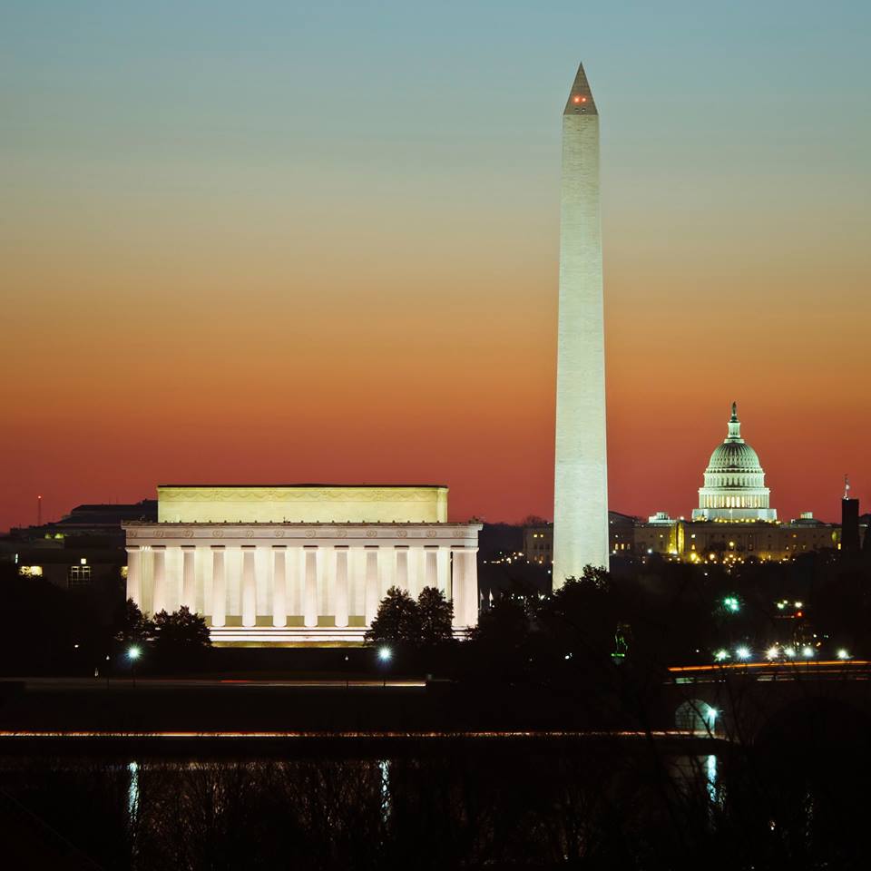 A Washington DC Night Tour Is A Great Way To Explore The Nation’s Capital